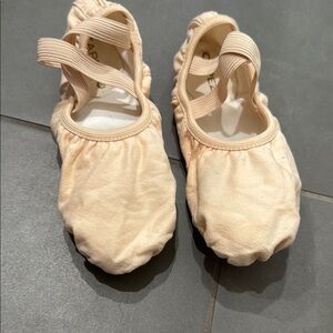 Capezio Hanami Kids Ballet Slippers in Cream